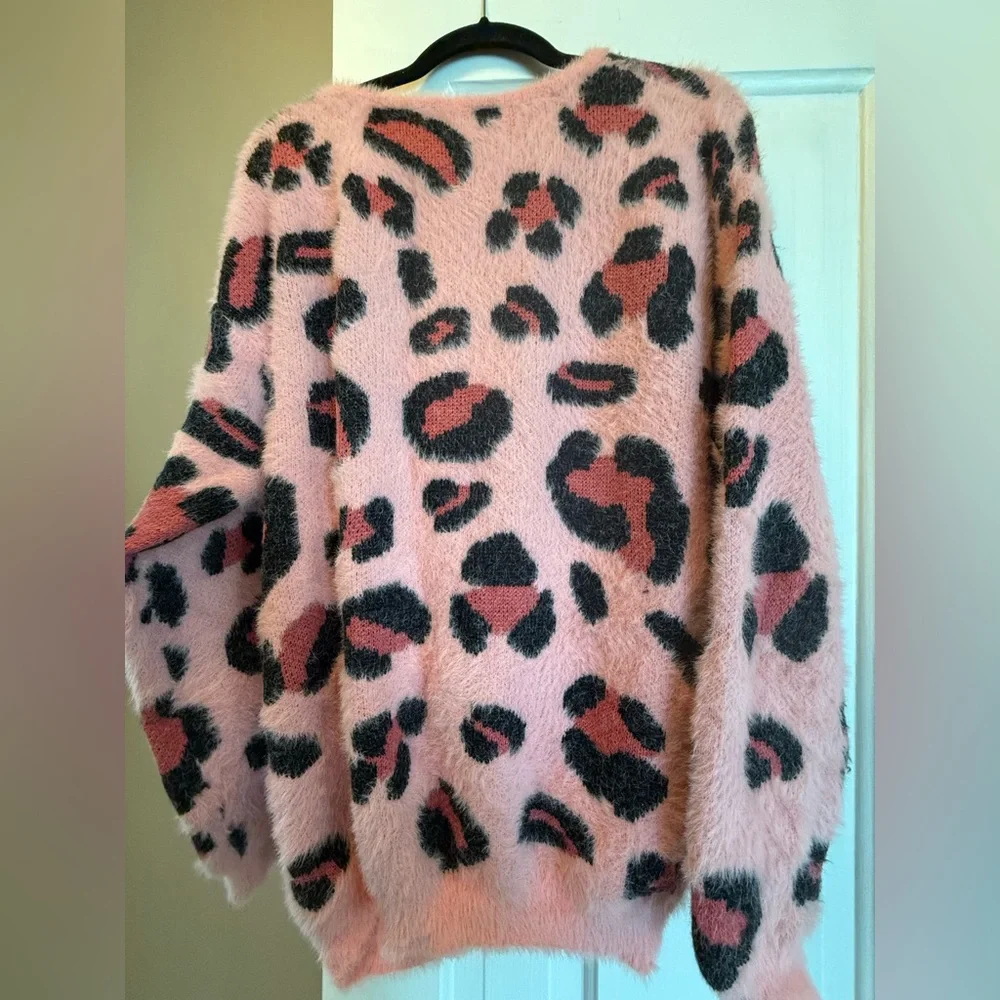 Ebby & I Pink Cheetah Fuzzy Scoop Neck Pullover Oversized Sweater Womens Size M
